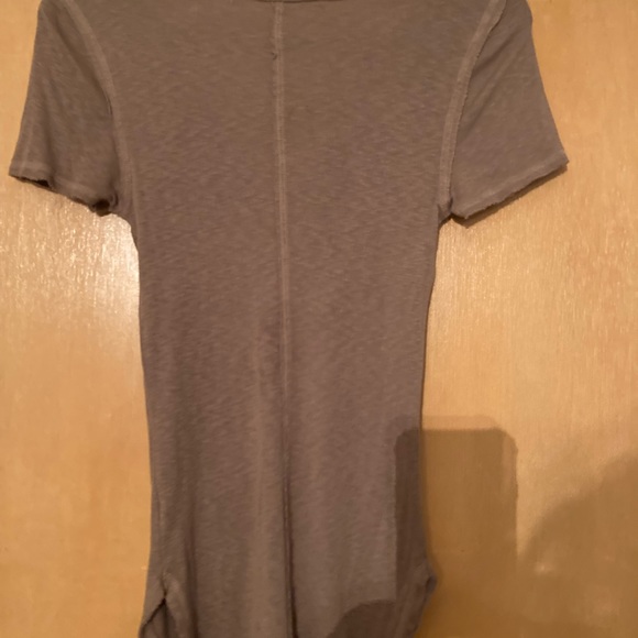 Michael Stars Low V Necked Short Sleeved Top - Picture 4 of 4